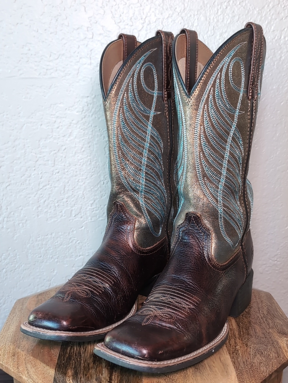 Ariat Round Up Leather Western Cowgirl Boots with Turquoise Stitching